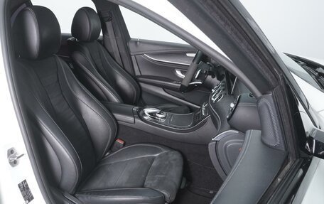 Mercedes-Benz E-Класс, 2019 год, 3 100 000 рублей, 8 фотография