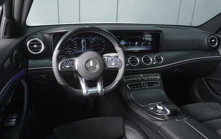 Mercedes-Benz E-Класс, 2019 год, 3 100 000 рублей, 6 фотография