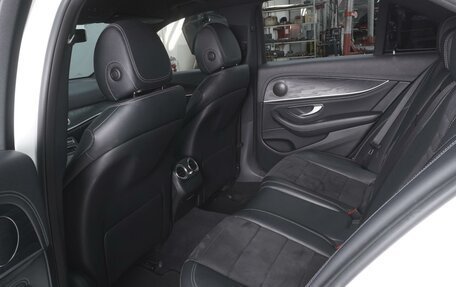 Mercedes-Benz E-Класс, 2019 год, 3 100 000 рублей, 9 фотография