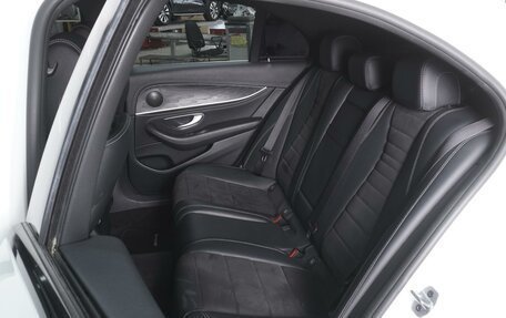 Mercedes-Benz E-Класс, 2019 год, 3 100 000 рублей, 11 фотография