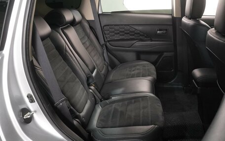 Mitsubishi Outlander III рестайлинг 3, 2021 год, 2 399 000 рублей, 7 фотография