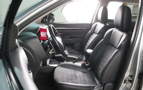 Mitsubishi Outlander III рестайлинг 3, 2021 год, 2 399 000 рублей, 10 фотография