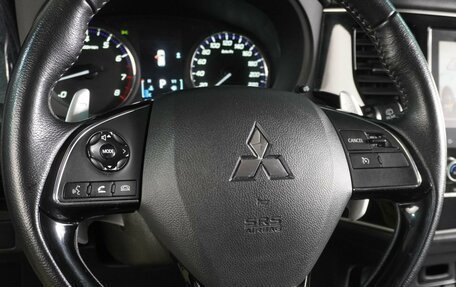 Mitsubishi Outlander III рестайлинг 3, 2021 год, 2 399 000 рублей, 15 фотография