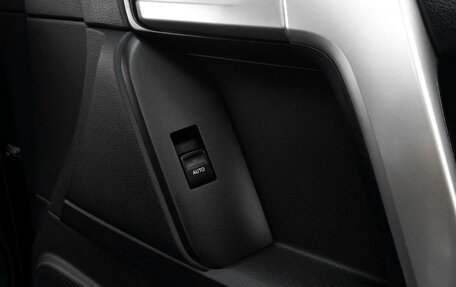 Toyota Land Cruiser Prado 150 рестайлинг 2, 2019 год, 5 459 000 рублей, 29 фотография