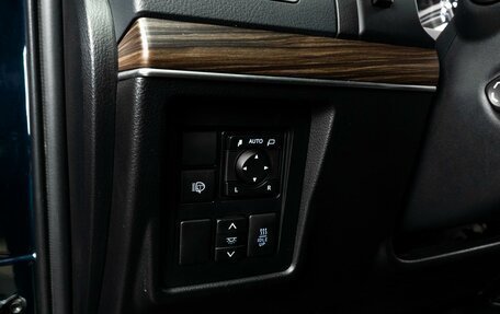 Toyota Land Cruiser Prado 150 рестайлинг 2, 2019 год, 5 459 000 рублей, 21 фотография