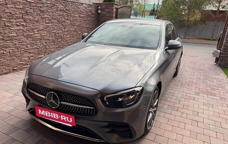 Mercedes-Benz E-Класс, 2022 год, 6 000 000 рублей, 3 фотография