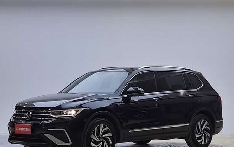 Volkswagen Tiguan II, 2022 год, 2 540 000 рублей, 4 фотография