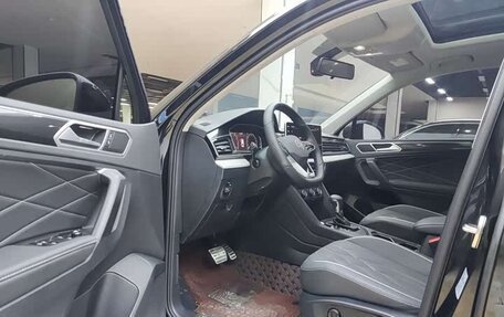 Volkswagen Tiguan II, 2022 год, 2 540 000 рублей, 11 фотография