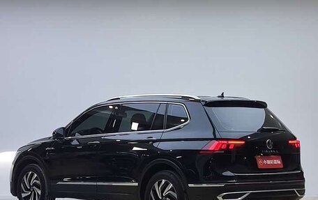 Volkswagen Tiguan II, 2022 год, 2 540 000 рублей, 3 фотография