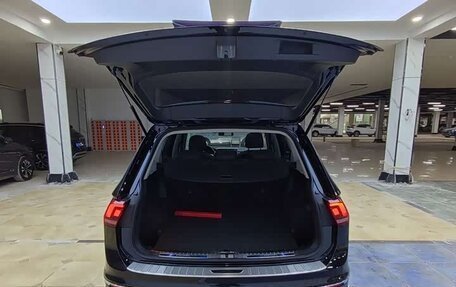 Volkswagen Tiguan II, 2022 год, 2 540 000 рублей, 7 фотография