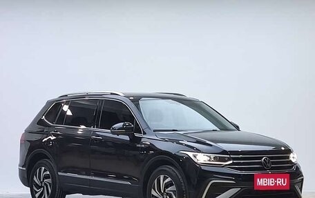 Volkswagen Tiguan II, 2022 год, 2 540 000 рублей, 2 фотография