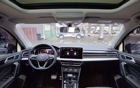 Volkswagen Tiguan II, 2022 год, 2 540 000 рублей, 10 фотография