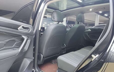 Volkswagen Tiguan II, 2022 год, 2 540 000 рублей, 9 фотография