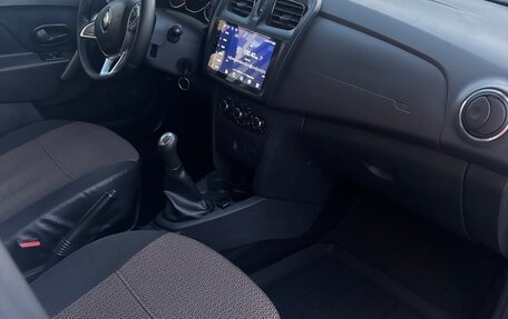 Renault Logan II, 2019 год, 895 000 рублей, 10 фотография