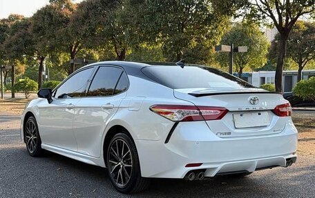 Toyota Camry, 2023 год, 2 600 000 рублей, 4 фотография