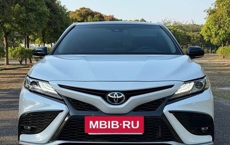 Toyota Camry, 2023 год, 2 600 000 рублей, 3 фотография