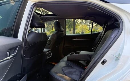 Toyota Camry, 2023 год, 2 600 000 рублей, 16 фотография