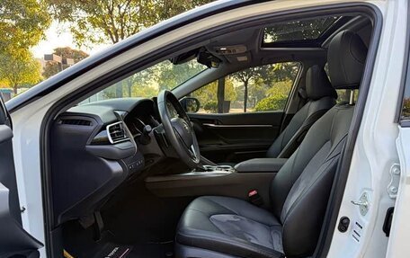 Toyota Camry, 2023 год, 2 600 000 рублей, 19 фотография