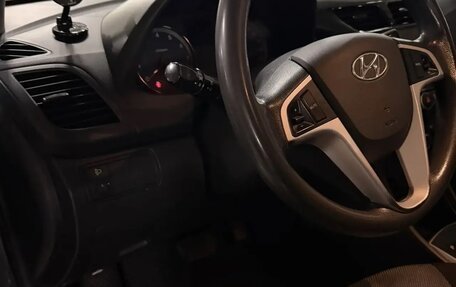 Hyundai Solaris II рестайлинг, 2011 год, 640 000 рублей, 15 фотография