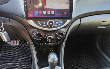 Hyundai Solaris II рестайлинг, 2013 год, 750 000 рублей, 4 фотография