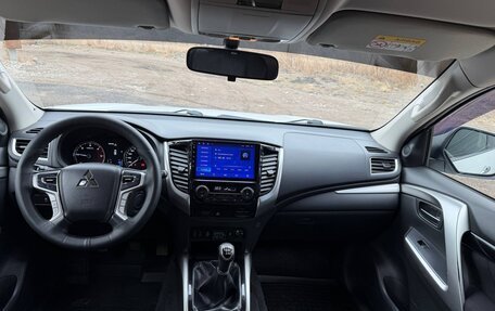 Mitsubishi Pajero Sport III рестайлинг, 2018 год, 2 690 000 рублей, 12 фотография