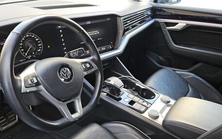 Volkswagen Touareg III, 2018 год, 6 000 000 рублей, 6 фотография