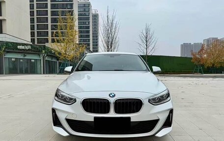 BMW 1 серия, 2022 год, 1 850 000 рублей, 2 фотография