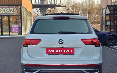 Volkswagen Tiguan II, 2021 год, 2 600 000 рублей, 4 фотография