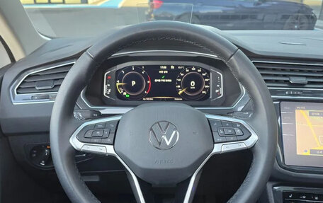 Volkswagen Tiguan II, 2021 год, 2 600 000 рублей, 10 фотография