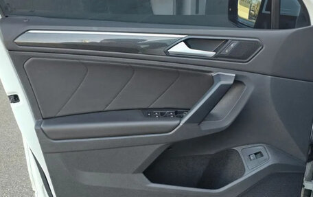 Volkswagen Tiguan II, 2021 год, 2 600 000 рублей, 8 фотография