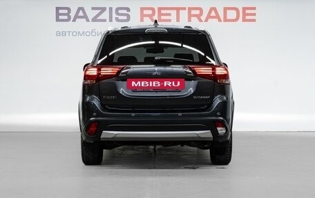 Mitsubishi Outlander III рестайлинг 3, 2018 год, 2 595 000 рублей, 7 фотография