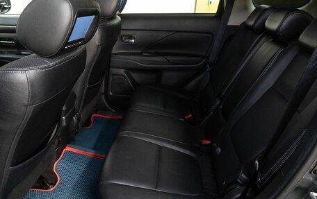 Mitsubishi Outlander III рестайлинг 3, 2018 год, 2 595 000 рублей, 18 фотография