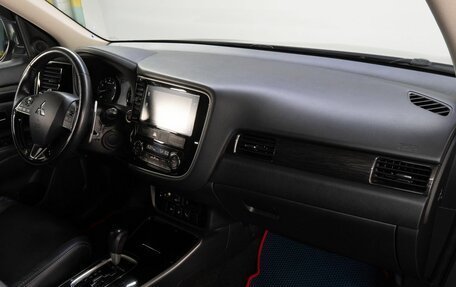 Mitsubishi Outlander III рестайлинг 3, 2018 год, 2 595 000 рублей, 20 фотография