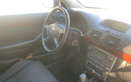 Toyota Avensis III рестайлинг, 2004 год, 550 000 рублей, 4 фотография