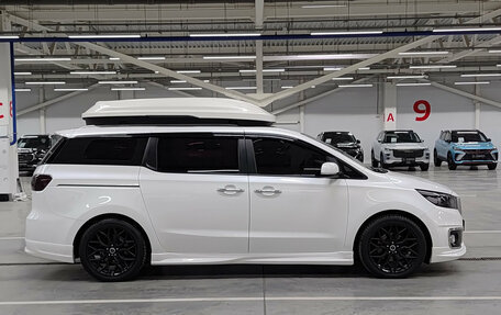 KIA Carnival III, 2016 год, 2 799 000 рублей, 5 фотография