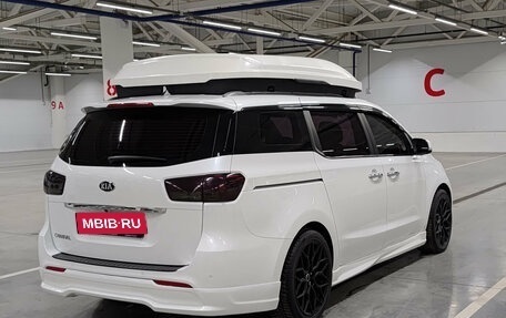 KIA Carnival III, 2016 год, 2 799 000 рублей, 6 фотография
