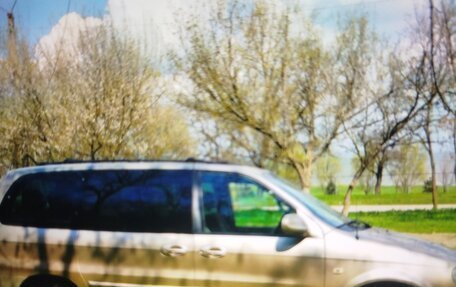 KIA Carnival III, 2005 год, 730 000 рублей, 2 фотография