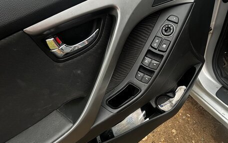 Hyundai Elantra V, 2012 год, 760 000 рублей, 6 фотография