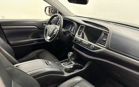 Toyota Highlander III, 2018 год, 3 698 000 рублей, 12 фотография