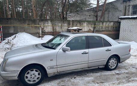 Mercedes-Benz E-Класс, 1997 год, 265 000 рублей, 2 фотография