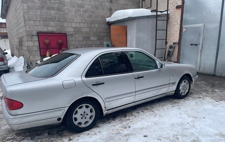 Mercedes-Benz E-Класс, 1997 год, 265 000 рублей, 4 фотография
