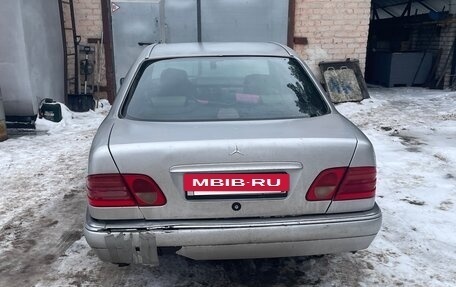 Mercedes-Benz E-Класс, 1997 год, 265 000 рублей, 3 фотография