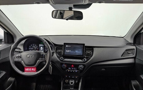 Hyundai Solaris II рестайлинг, 2021 год, 1 690 000 рублей, 14 фотография