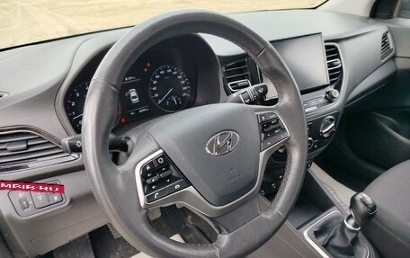 Hyundai Solaris II рестайлинг, 2021 год, 1 590 000 рублей, 5 фотография