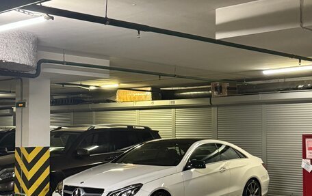 Mercedes-Benz E-Класс, 2013 год, 2 700 000 рублей, 2 фотография