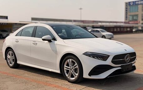 Mercedes-Benz A-Класс, 2023 год, 2 350 000 рублей, 1 фотография