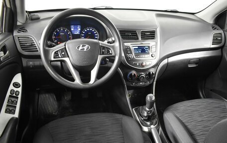 Hyundai Solaris II рестайлинг, 2015 год, 689 900 рублей, 6 фотография