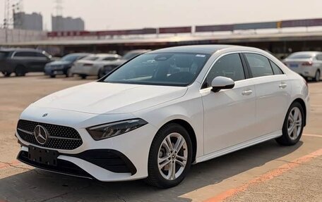 Mercedes-Benz A-Класс, 2023 год, 2 350 000 рублей, 2 фотография