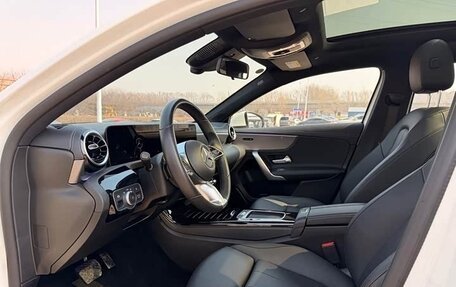 Mercedes-Benz A-Класс, 2023 год, 2 350 000 рублей, 8 фотография