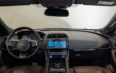 Jaguar F-Pace, 2016 год, 2 750 000 рублей, 13 фотография